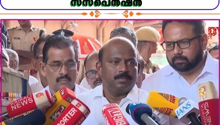 സർക്കാർ അറിയാതെ ബാറുകൾക്ക് ലൈസൻസ്: രണ്ട് ഉദ്യോഗസ്ഥർക്ക് സസ്പെൻഷൻ